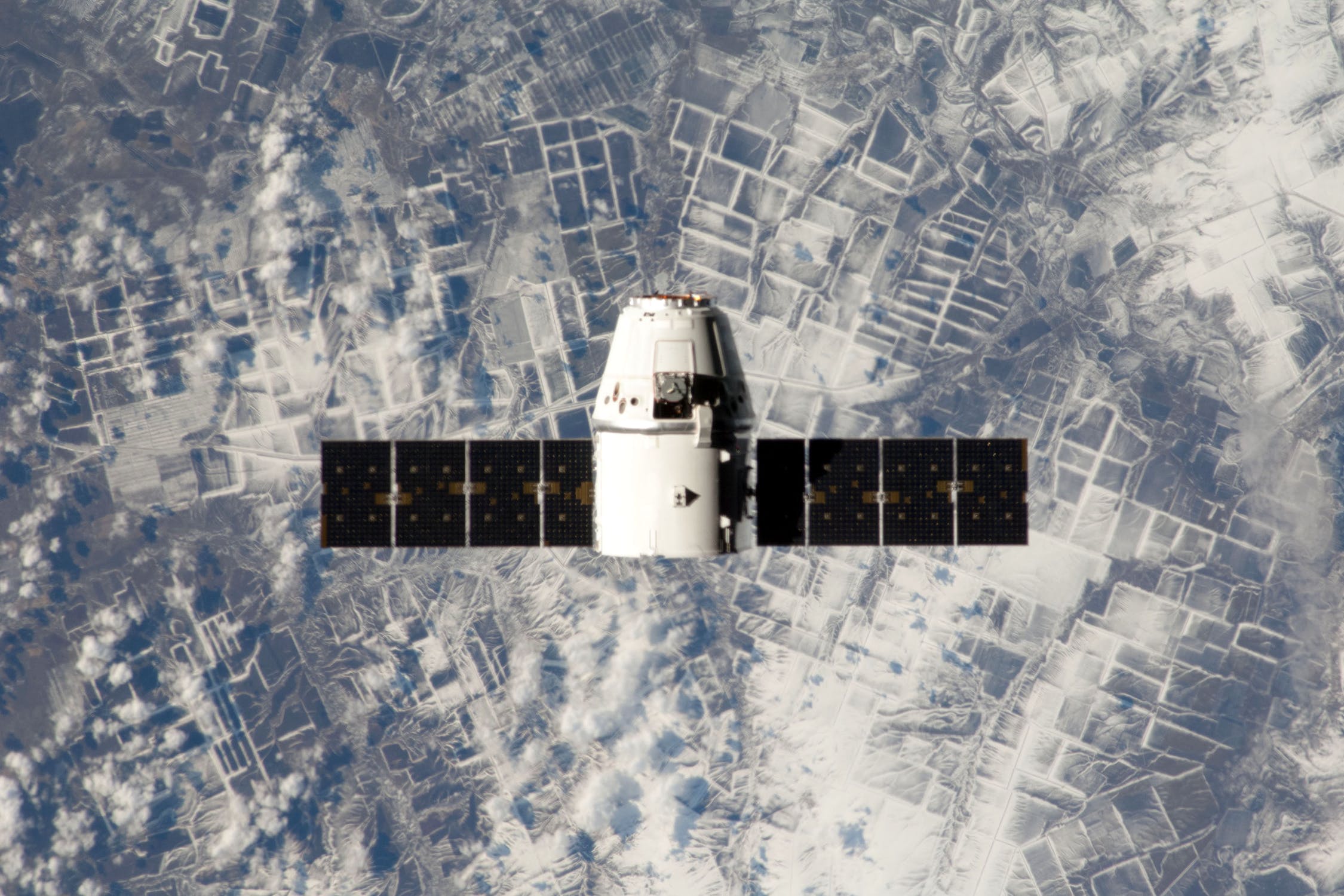 Robust Orbit Determination via Convex Optimization